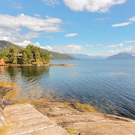 Amazing In Torvikbygd With Wifi *