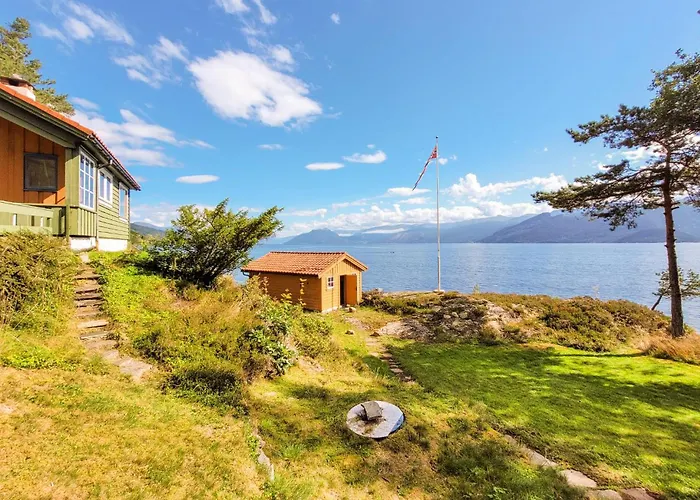 Amazing In Torvikbygd With Wifi Tyrvikbygd